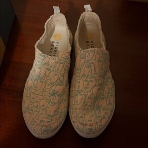 Vionic Beige Slip-On Sneakers with Teal Face Print
